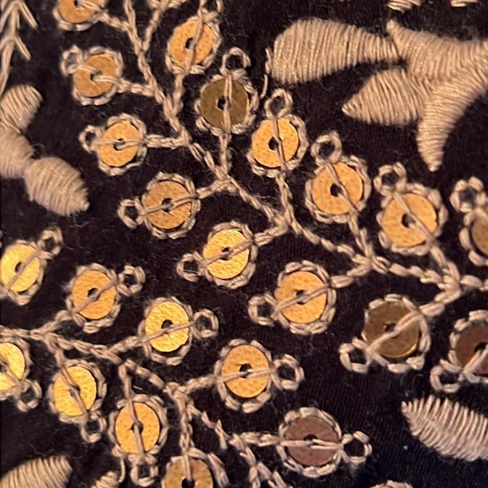 Alice + Olivia Whela Medallion Sleeveless Shift Dress - Picture 7 of 13